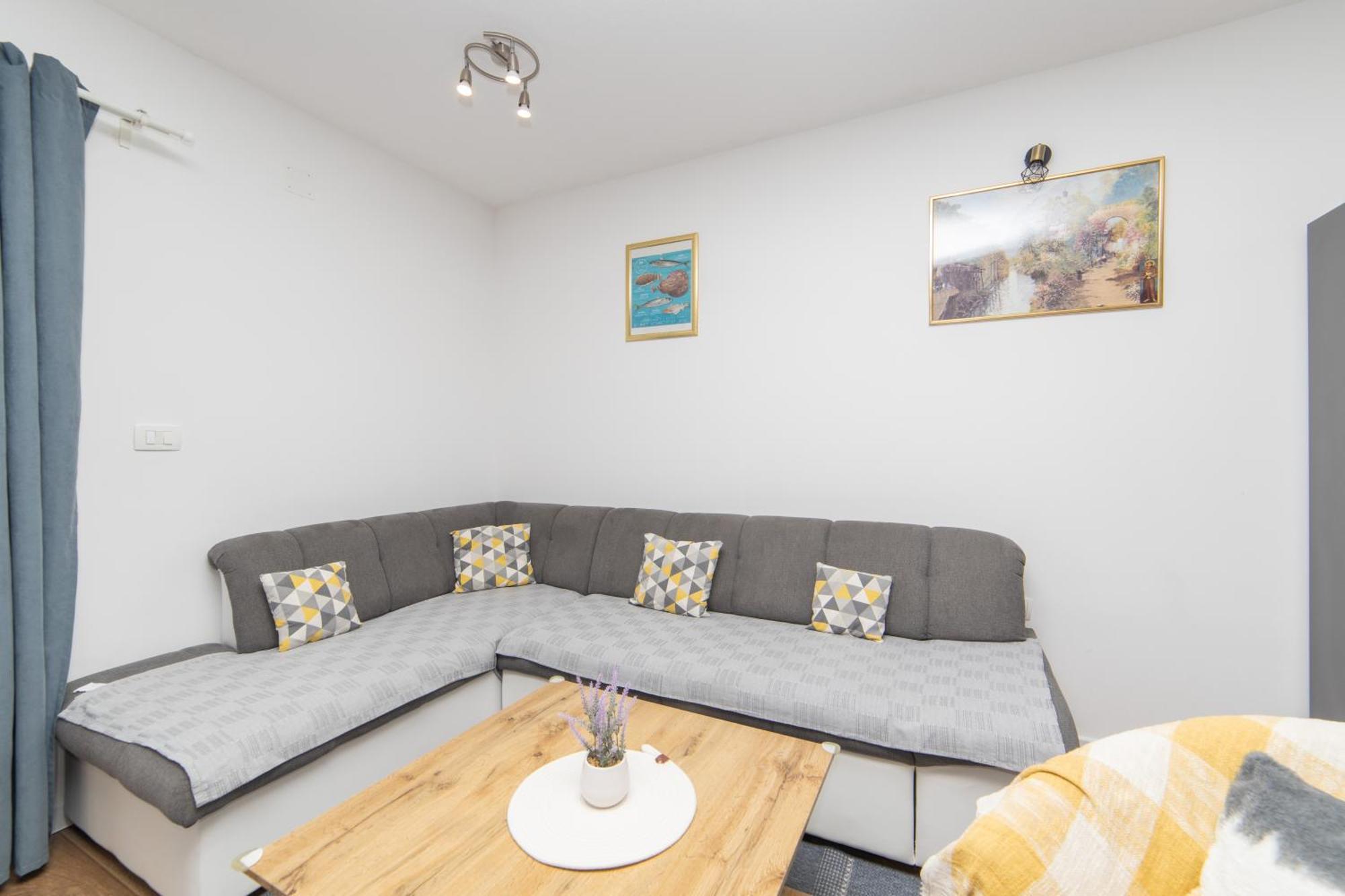 Ferdo Apartment *